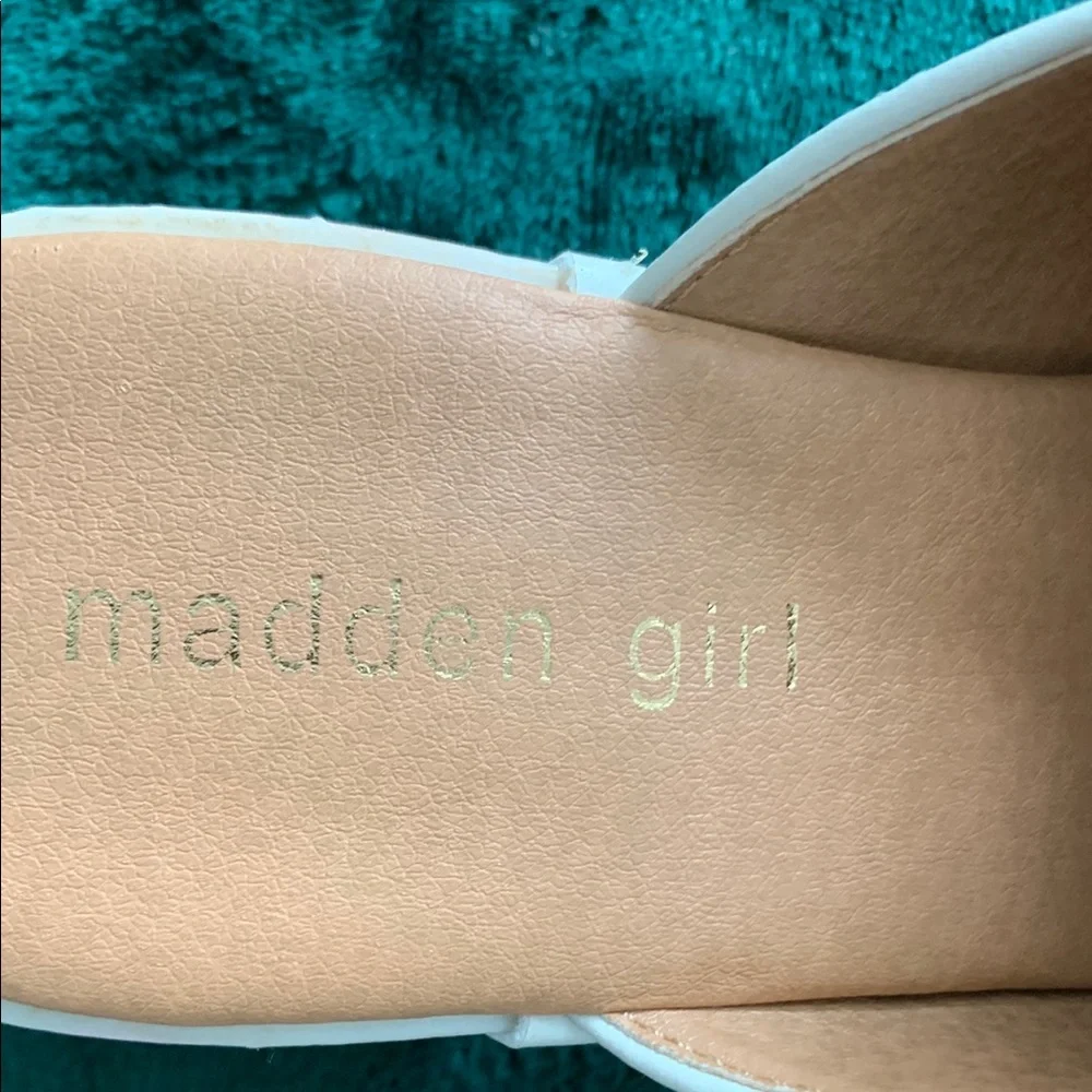 NWOT Madden Girl White Loafers clogs with Gold Accents - Picture 7 of 7